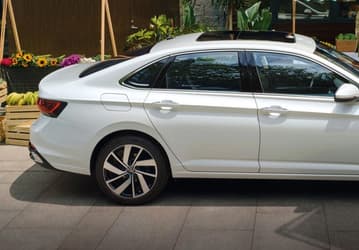 Тот же Volkswagen Jetta, только больше и современнее: представлен Volkswagen Sagitar 2025