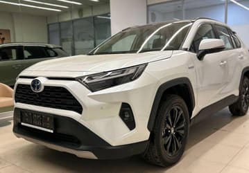 Toyota RAV4 2025 подешевел в России на 340 тыс. рублей всего за два месяца, в продаже появились полноприводные гибриды