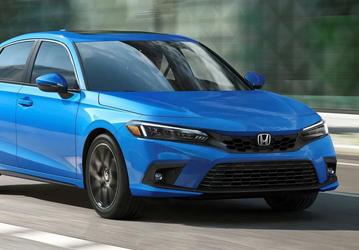 Не только «полторашка». Российские дилеры расширили ассортимент Honda Civic — предлагаются гибриды и машины с 2,0-литровым мотором