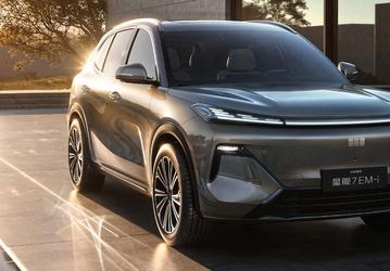 В России уже продают доступные кроссоверы Geely размером с Monjaro и запасом хода 1420 км, которые сразу же стали бестселлерами в Китае