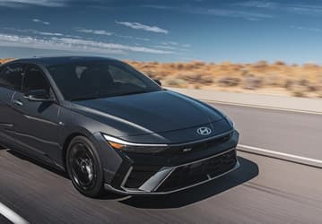 В Россию наладили массовые поставки Hyundai Elantra, а цена упала ниже 2 млн рублей — новинка гораздо дешевле «Москвича 6»