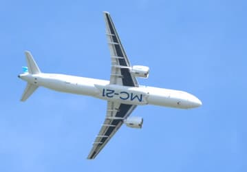 Ростех впервые показал испытания стекла для МС-21 на прочность: обстрел из пушки прошел на ура