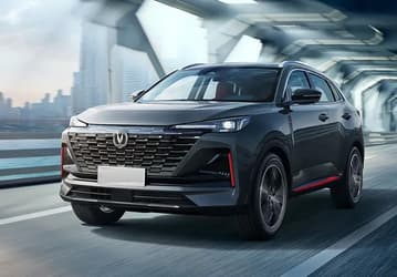 Не берут? Changan до сих пор распродает кроссоверы CS55 PLUS 2023 года выпуска — машина со 180-сильным мотором дешевле 2 млн рублей