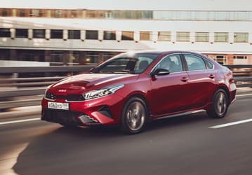 Kia Cerato 2025 уже в России: проверенный 2,0-литровый мотор и классический «автомат» — за 3 млн рублей