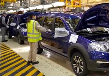 «Автомобили Lada Largus тоже становятся разноцветными»: «капитанские» «Ларгусы» показали на фото