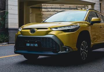 Новые кроссоверы Toyota с надежным двигателем, дешевле «китайцев». В России подешевели Toyota Frontlander