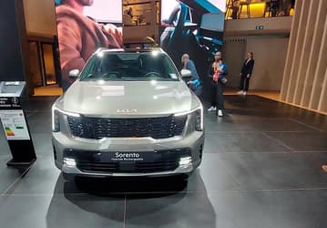 Новый Kia Sorento с ДВС сможет долго обходиться без бензина и проезжать вдвое дальше текущей модели