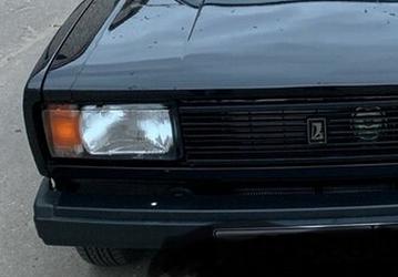 Даже сегодня есть выбор: новые Lada Granta или ВАЗ-2105. Популярный седан без пробега продают в состоянии «с завода»