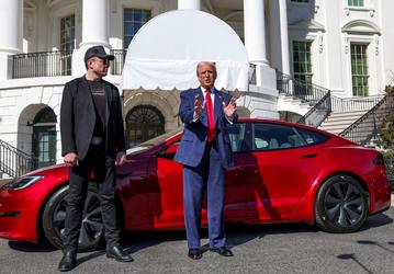 Американцы и европейцы избавляются от Tesla на фоне скандалов вокруг Маска, лояльность к бренду оказалась под вопросом