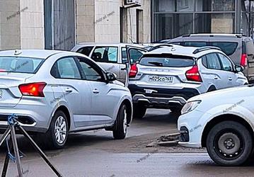Серийную топовую Lada Iskra без какого-либо камуфляжа с «плавником» и другими изменениями показали вживую