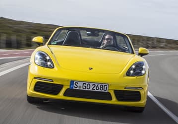 350 л.с., «робот» и задний привод — 17 млн рублей. В России уже можно купить Porsche Boxster S 2025