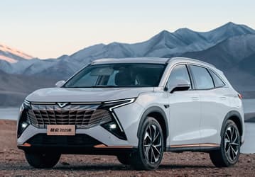 156-сильный кроссовер от суббренда Chery с хорошим оснащением — всего 970 тыс. рублей (10,8 тыс. долларов). В КНР стартовали продажи Kaiyi Kunlun 2025, в России Kaiyi Kunlun X7 стоит 2,6 млн рублей