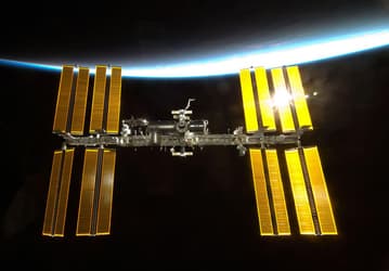 NASA и Роскосмос: дружба на орбите продолжается, а Марс подождет. Агентство подтвердило сотрудничество с Россией на МКС, оставив марсианские планы на будущее