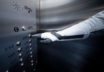 Американцев всё же полетели спасать: на МКС запустили долгожданный корабль SpaceX с россиянином на борту