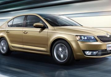 Skoda Octavia с простым мотором и 6-ступенчатым «автоматом» подешевела в России — теперь от 2,3 млн рублей