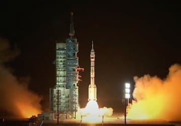 Китайские космонавты провели пять месяцев на орбите: «Шэньчжоу-19» готовится к посадке после трёх выходов в открытый космос