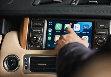 Вот это поддержка: 15-летний Range Rover получил апгрейд мультимедийной системы с Apple CarPlay и Android Auto