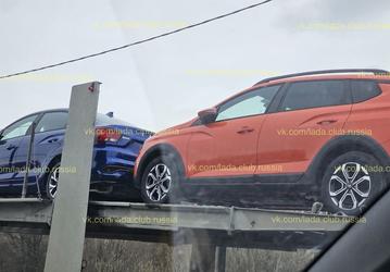 Lada Iskra едут к дилерам: разноцветные машины в разных кузовах заметили на дороге