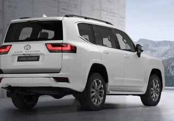 Бронированный Toyota Land Cruiser 300 в России: теперь на 13 млн рублей дешевле, чем в феврале