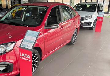 Новая Lada Granta Sport появилась у дилеров: сколько просят за машину в цвете Iskra («Фламенко»)