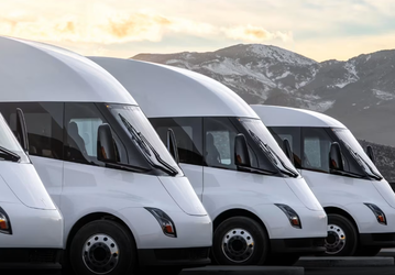 Это в стиле Маска: серийное производство Tesla Semi, которое обещали начать в 2019 году, теперь планируют начать в конце 2025 года
