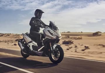 Официальные поставки Honda в Россию: продажи скутеров Honda ADV350 и Forza 350 с ABS стартуют в мае