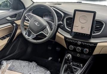 Топовую версию Lada Vesta Techno с двухцветным интерьером и новой коробкой показали вживую