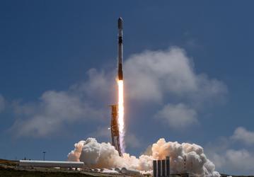 SpaceX запустила абсолютно новую ракету Falcon 9 со спутниками Starlink: 50-й запуск в 2025 году
