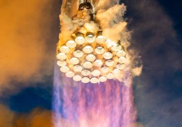 Starship собирается в путь. Гигантский ускоритель Super Heavy Booster 14 отвезли на стартовую площадку