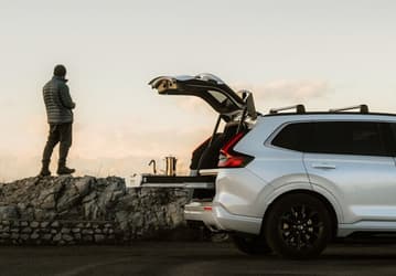 В этом Honda CR-V есть двуспальный матрас, раковина, газовая плитка и многое другое для любителей активного отдыха