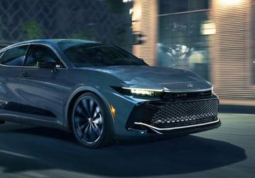Премиум-Toyota с большим клиренсом, полным приводом и 349 л.с. — 6,4 млн рублей. В России уже можно заказать Toyota Crown 2025