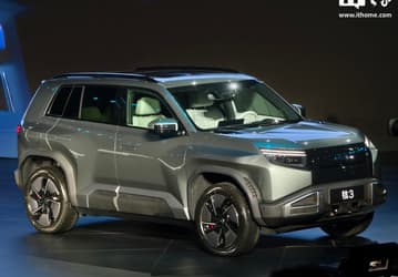 Брутальный SUV с дроном на крыше, полным приводом, 421 л.с. и разгоном за 4,9 секунды до 100 км/ч — очень дешево. Стартовали продажи BYD Leopard Titanium 3