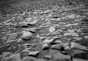 После продуктивных выходных марсоход Curiosity борется с энергодефицитом и продолжает раскрывать тайны Марса
