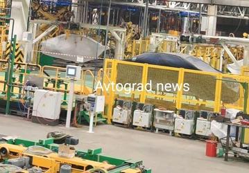 Lada Iskra в основном собирают не роботы, а сварщики «ручками». Инсайдер рассказал, что французские технологии изначально подразумевали много ручного труда
