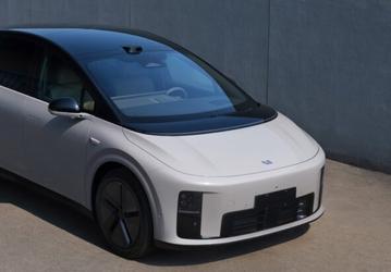 Li Auto, которая ввела пожизненную гарантию на свои машины, назвала цену и характеристики новейшего Li Auto i8