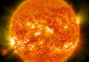 NASA готовит Artemis 2 к солнечным бурям: командные учения для защиты первого экипажа за пределами земной орбиты