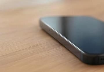 iPhone 16 — теперь от 50 тыс. рублей. Смартфон из новейшей линейки Apple подешевел в России до уровня Android-середнячков