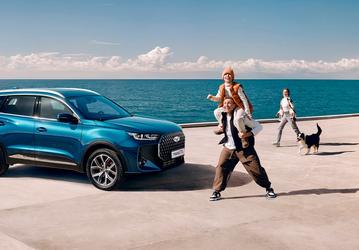 Новейший Chery Tiggo 7L для России: физические кнопки, чёрная обшивка потолка, расход 7,7 л/100 км и другие детали