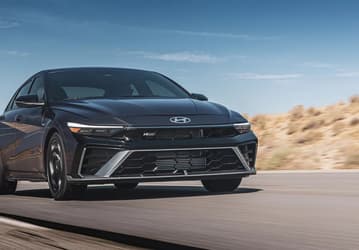 Новейшие Hyundai Elantra 2025 в России упали уже до 1,8 млн рублей. Это гораздо дешевле китайских и российских аналогов