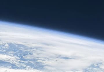 Экипаж первой в истории полярной миссии Fram2 показал свой стартовый комплекс с орбиты — последние кадры перед посадкой