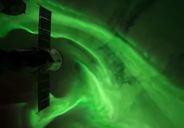 Астронавт NASA Дон Петтит запечатлел полярные сияния с орбиты: новые видео и научный контекст