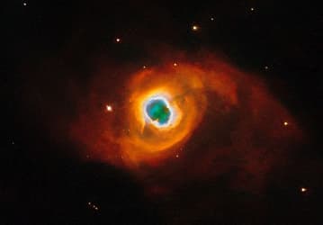 Последний снимок легендарной камеры Hubble: отреставрированные архивные данные раскрыли детали финальной стадии жизни туманности в созвездии Лебедя