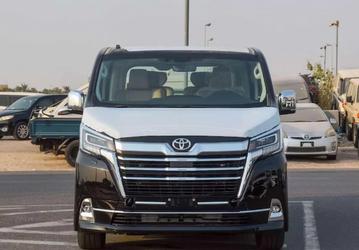 Больше и круче Toyota Alphard — и гораздо дешевле. В Россию везут особо просторную Toyota Granvia 2025