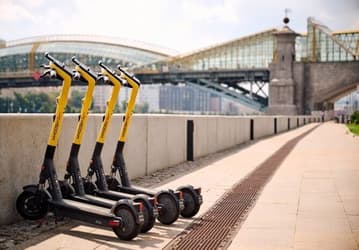 Электросамокаты могут запретить парковать на тротуарах