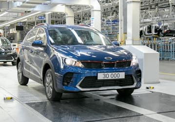 Российский Kia Rio X под отечественным брендом Solaris, который выпускают на бывшем заводе Hyundai. В России скорректировали цены на Solaris KRX