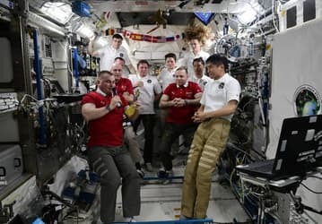 Россия передала ключи от МКС: командование станцией перешло к США
