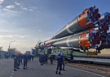 «Ракета на закате невероятна»: Роскосмос поделился снимками «Союза-2.1а» с кораблём «Союз МС-27»