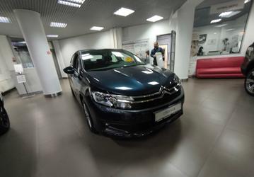 Атмосферный мотор на 115 л.с., «автомат» Aisin и хорошее оснащение — 2,65 млн рублей. В России продают последний Citroen C4 отечественной сборки