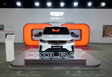 Geely обвалила цены: скидки до 9595 долларов (800 000 рублей) и стартовая цена от 6700 долларов (550 тысяч рублей) в Китае