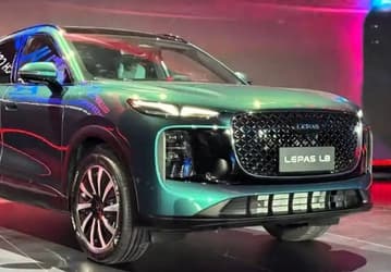Chery копирует Geely? Салон кроссовера Lepas L8, производство которого могут наладить на европейских заводах Volkswagen, здорово напоминает салон Geely Atlas